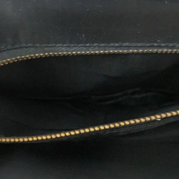 Etra Vintage 1950’s classic Patent Leather Clutch Purse with Gold Hardware - Picture 12 of 14